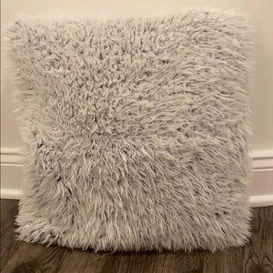 UO Sherpa throw